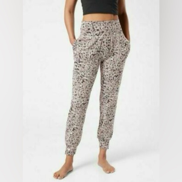 Athleta Pants - LIKE NEW Athleta Salutation High Rise Jogger | Yoga | Casual | Fall | Cozy